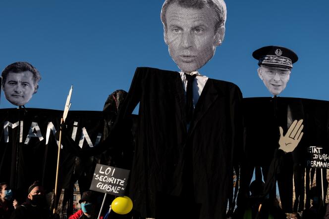 Lors d’une manifestation contre le projet de loi sur la « sécurité globale », place de la République à Paris, le 28 novembre 2020.