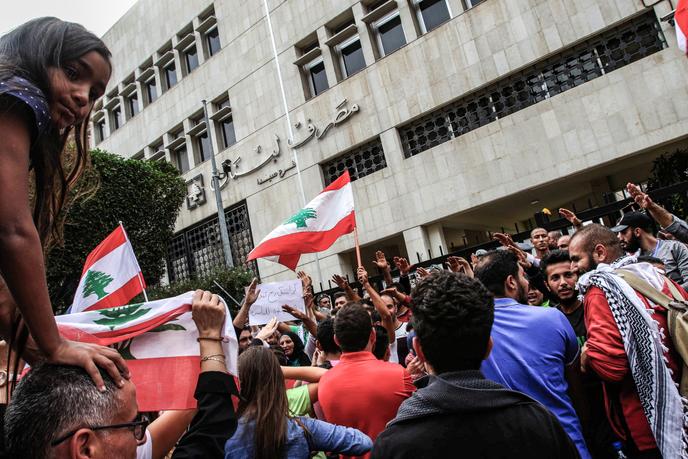 Manifestation contre la corruption, devant la Banque centrale du Liban, le 24 octobre 2019 à Beyrouth.