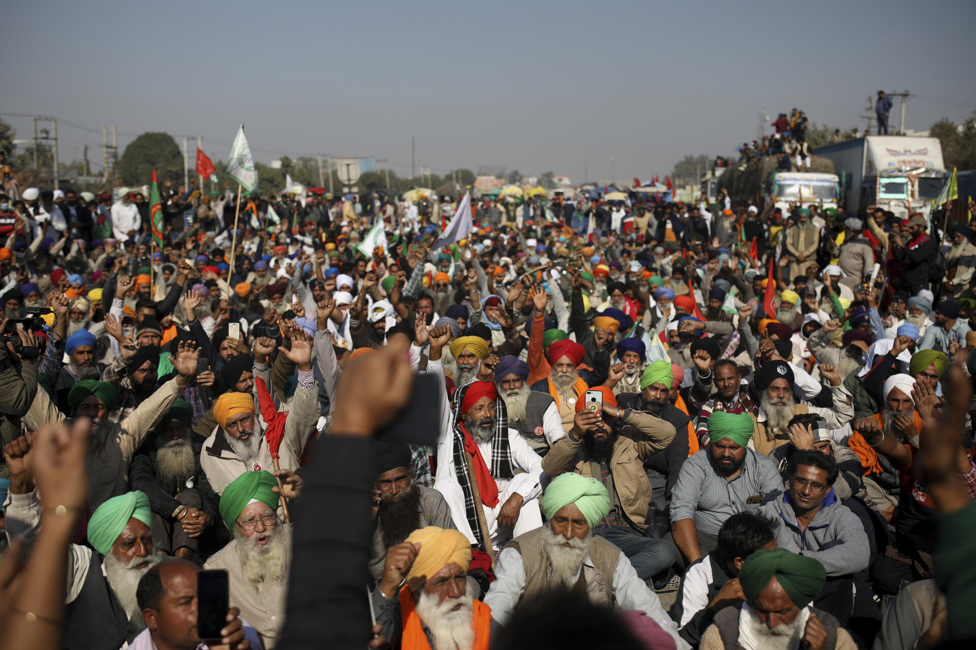 Manifestation de paysans indiens, contre la libéralisation des marchés, à la frontière entre Delhi et l’Etat de l’Haryana, le 27 novembre.