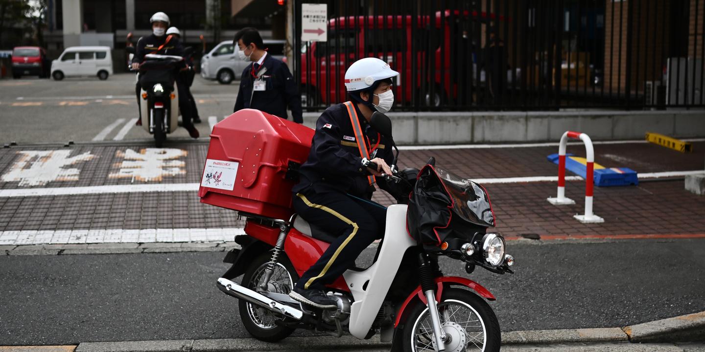 La Poste Japonaise Renonce A Distribuer Le Courrier Le Samedi