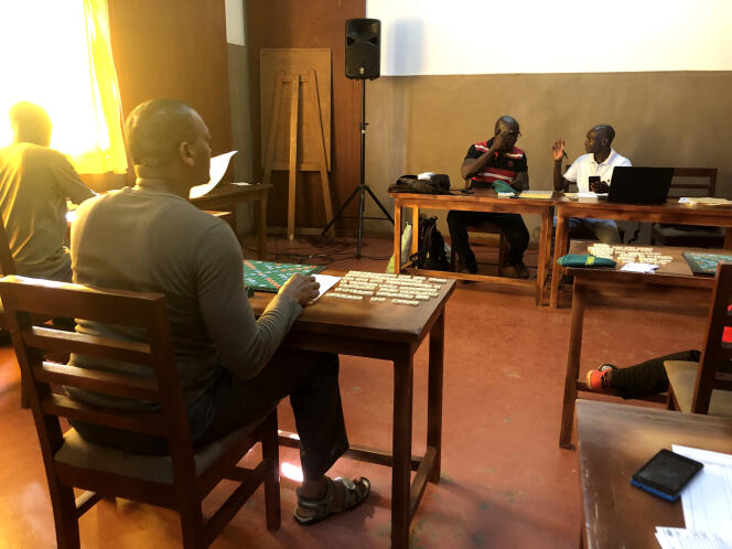 A Bangui, le 21 novembre 2020, concours de Scrabble  en « simultanée panafricaine » au siège de la Fédération nationale centrafricaine. Ce sont tous les pays la zone francophone du continent qui se mesurent dans le respect des règles internationales.