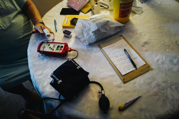 Un saturomètre utilisé pour relever les constantes.