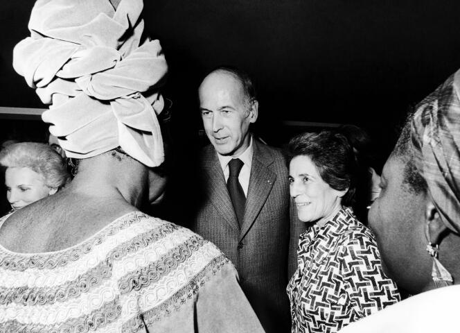 Valéry Giscard d'Estaing et Françoise Giroud lors de l’inauguration de la Journée internationale des femmes à Paris, le 1er mars 1975.
