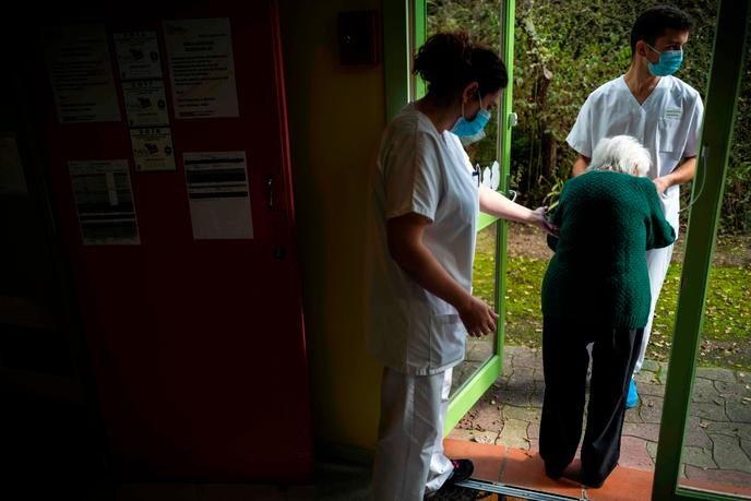 Dans l’Ehpad Le Coustil, à Salles (Tarn), le 15 octobre.