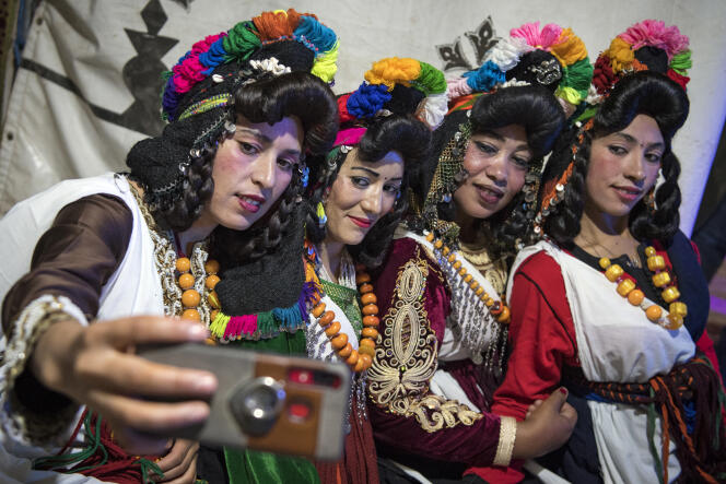 De jeunes femmes berbères lors du festival annuel Engagement Moussem dans les montagnes du Haut-Atlas, au Maroc, en septembre 2019.