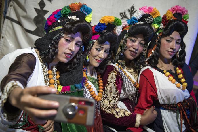 De jeunes femmes berbères lors du festival annuel Engagement Moussem dans les montagnes du Haut-Atlas, au Maroc, en septembre 2019.