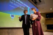 La commissaire européenne à la concurrence Margrethe Vestager et le commissaire au marché intérieur Thierry Breton, à Bruxelles, le 25 novembre.