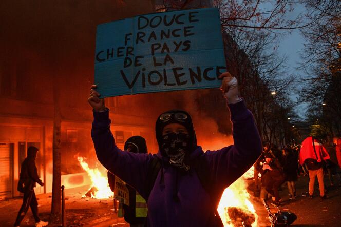 Manifestation pour le retrait de la proposition de loi « sécurité globale », contre le chômage et les licenciements, le 5 décembre, à Paris.