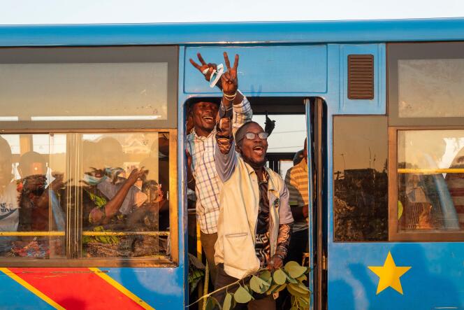 Des partisans de l’Union pour la démocratie et le progrès social (UDPS), le parti du président congolais Félix Tshisekedi, manifestent leur joie dans les rues de Kinshasa, le 6 décembre 2020.