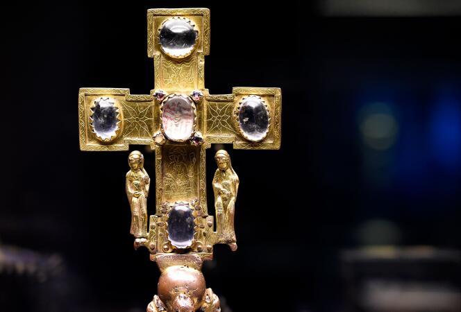 Un crucifix du trésor des Guelfes.