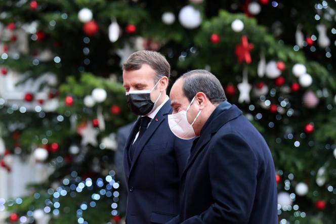Intellettuale italiano rende Legion d’Onore per protestare contro la decorazione del presidente egiziano