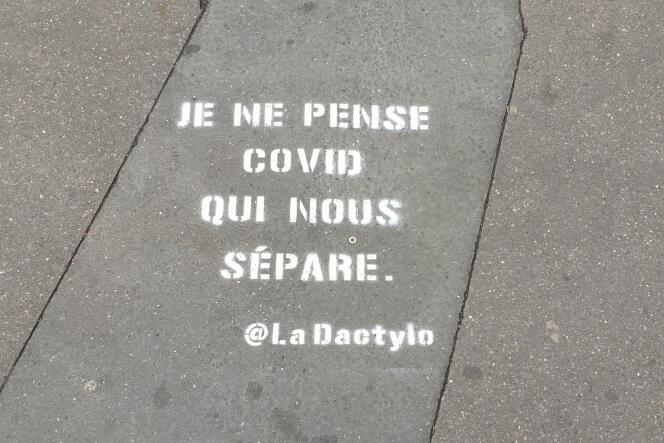 Pochoir de La Dactylo, à Paris, en juin.