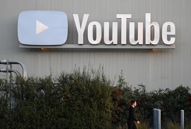 Devant le « YouTube Space » de Los Angeles, en novembre 2019.