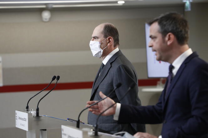 Jean Castex (à gauche) et Olivier Véran (à droite) lors de la conférence de presse à propos de la situation sanitaire, le 10 décembre à Paris.