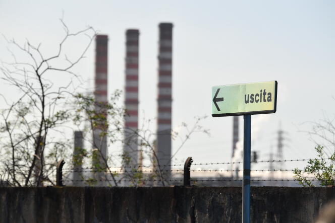 Impianto siderurgico ILVA a Taranto, Puglia, 8 novembre 2019.