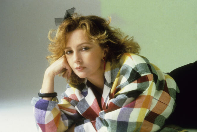 Portrait de l'actrice Caroline Cellier en mars 1985 à Paris, France.