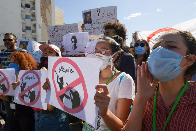 Manifestation devant le Parlement à Tunis le 6 octobre 2020, pour demander aux députés de rejeter un projet de loi qui accorderait l’impunité aux forces de l’ordre.