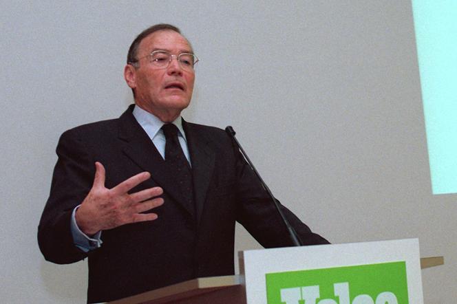 Noël Goutard, le 2 novembre 1998, lors d’une conférence de presse, à Paris.