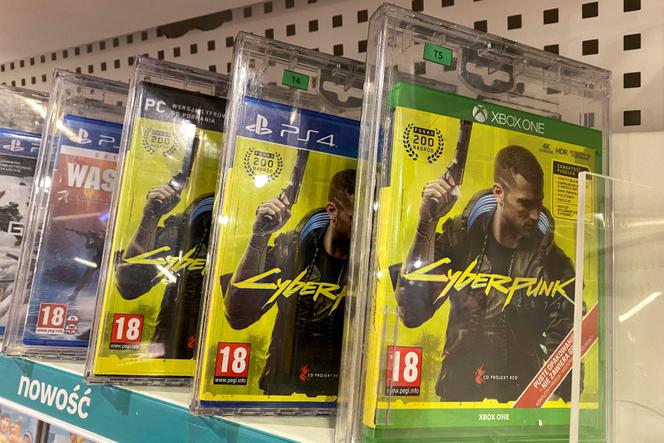 Des boîtes contenant le jeu « Cyberpunk 2077 » à Varsovie, en Pologne, le 14 décembre.