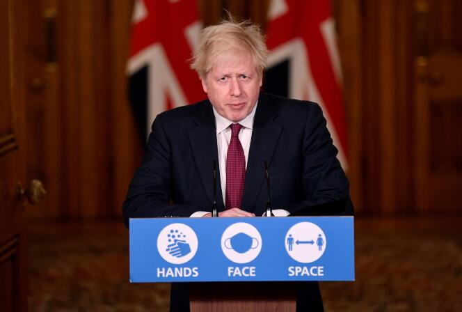 Boris Johnson lors d’une conférence de presse présentant les dernières mesures pour contenir la pandémie de Covid-19, à Londres, le 19 décembre.