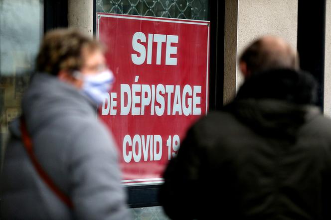 Un centre de dépistage Covid-19 installé dans un gymnase de Charleville-Mezières, le 14 décembre.