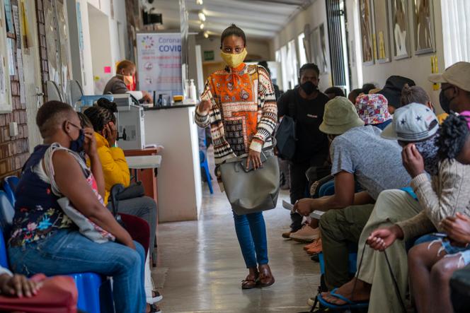 Dans un centre d’essai de vaccins à l’hôpital Chris Hani Baragwanath de Soweto, au sud-ouest de Johannesburg, le 30 novembre.
