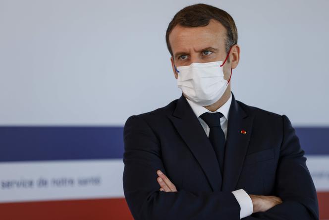 Le président de la République lors d’une visite à l’hôpital Necker, à Paris, le 4 décembre.