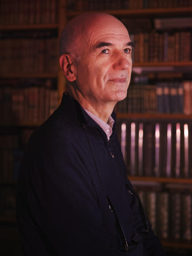 L’essayiste Michel Delon, chez lui, à Saint-Mandé (Val-de-Marne), en décembre 2020.