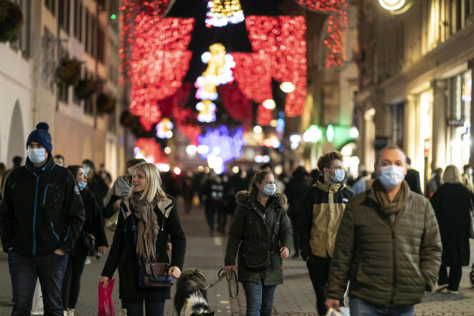 Dans une rue commerçante de Strasbourg (Bas-Rhin), le 17 décembre.