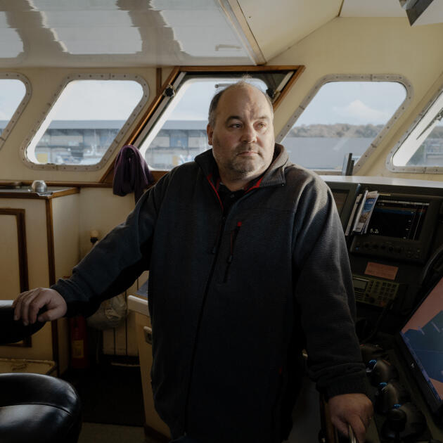 Jean-Michel Fournier, patron pêcheur d’Etaples, sur son bateau à Boulogne-sur-Mer, le 27 décembre.