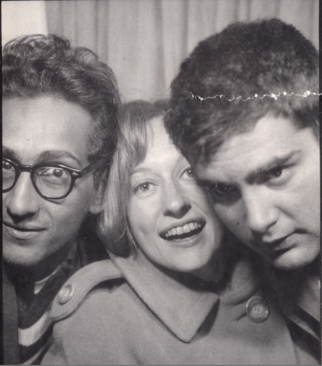La critique d’art Barbara Rose, aux côtés de Frank Stella (gauche) et Larry Poons, le 2 février 1963.