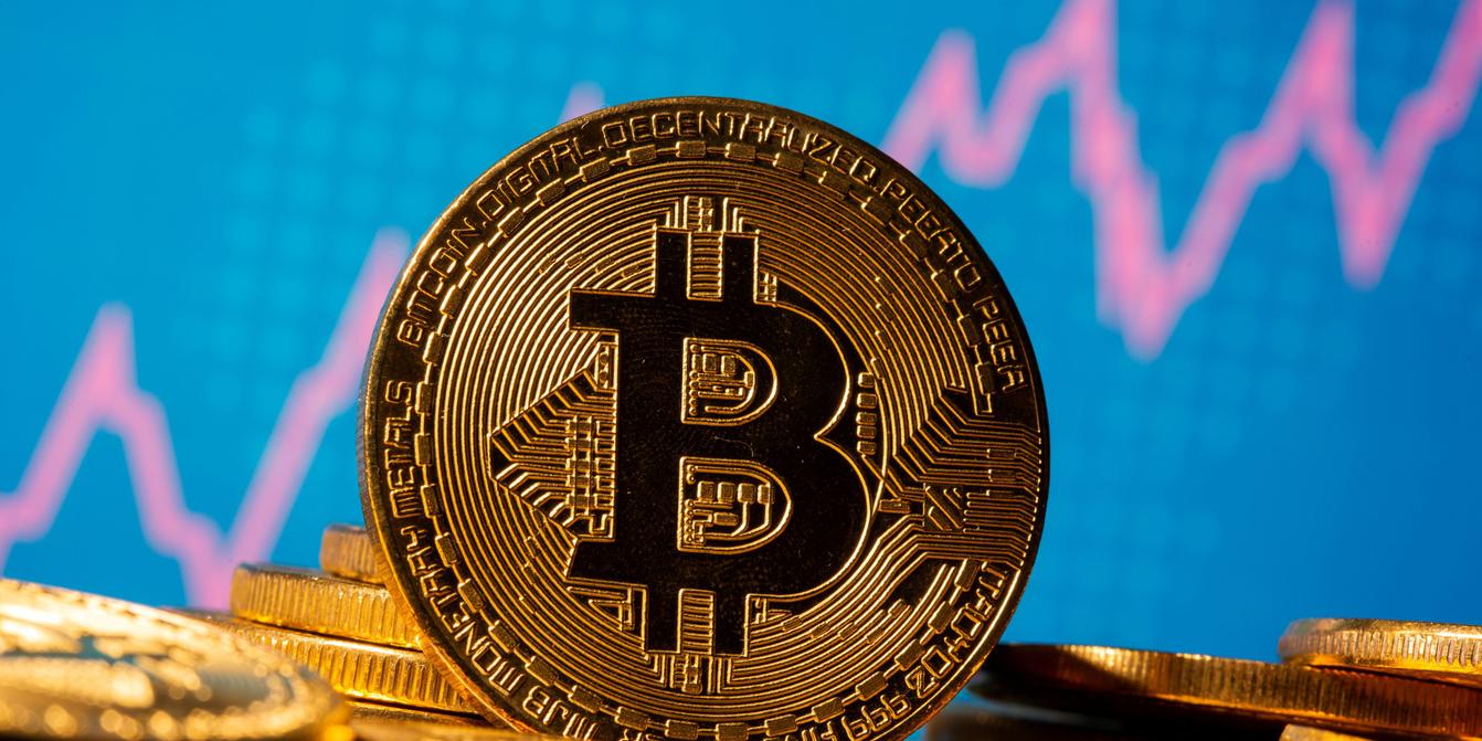 Le bitcoin dépasse les 30 000 dollars pour la première fois de son histoire