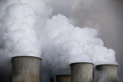 FILE PHOTO: Steam rises from the cooling towers of the coal power plant of RWE, one of Europe's biggest electricity and gas companies in Niederaussem, Germany, March 3, 2016. REUTERS/Wolfgang Rattay/File Photo/File Photo