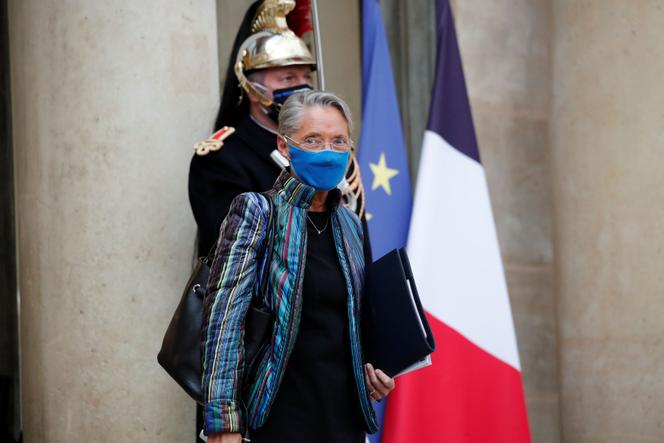 Elisabeth Borne sortant du palais de l’Elysée, le 6 janvier 2021.