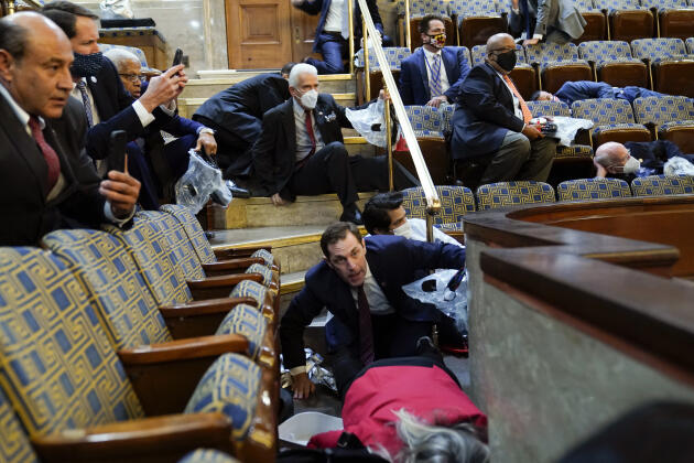 Les sénateurs et représentants de la Chambre ont dû être évacués alors qu’ils étaient en session.