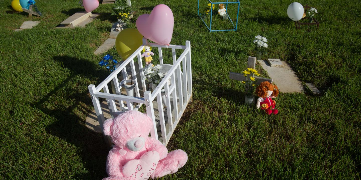 Mort Ne Mais Ne Quand Meme Sur Instagram Des Photos De Bebes Morts Pour Briser Le Silence Du Deuil Perinatal