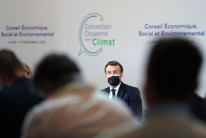 Emmanuel Macron rencontre des membres de la convention citoyenne pour le climat, à Paris, le 14 décembre 2020.