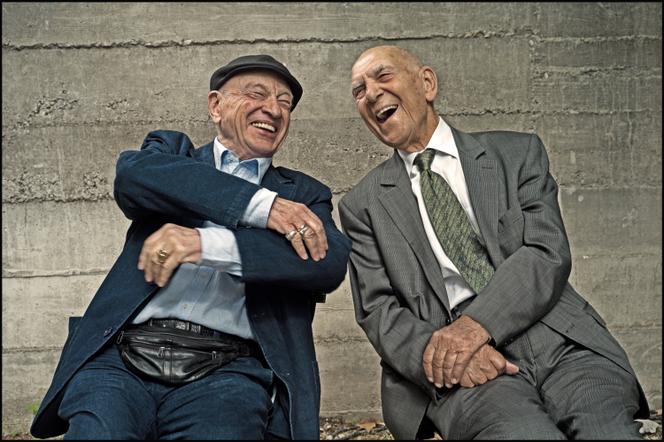 Edgar Morin et l’ancien diplomate et résistant Stéphane Hessel (1917-2013), au Festival d’Avignon, en 2011.