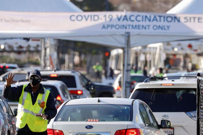 Un « super centre de vaccination » à San Diego, Californie, destiné à vacciner 5 000 personnes par jour, le 11 janvier.