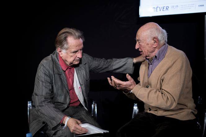 Régis Debray ed Edgar Morin, dopo la conferenza "Politica: la fine delle utopie", nell'ambito del festival "Le Monde", presso l'Opéra Garnier di Parigi, il 23 settembre 2017.