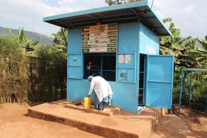 Un kiosque public de distribution d’eau de la start-up Water Access dans le secteur de Gasharu, en grande banlieue de Kigali, en décembre 2019.