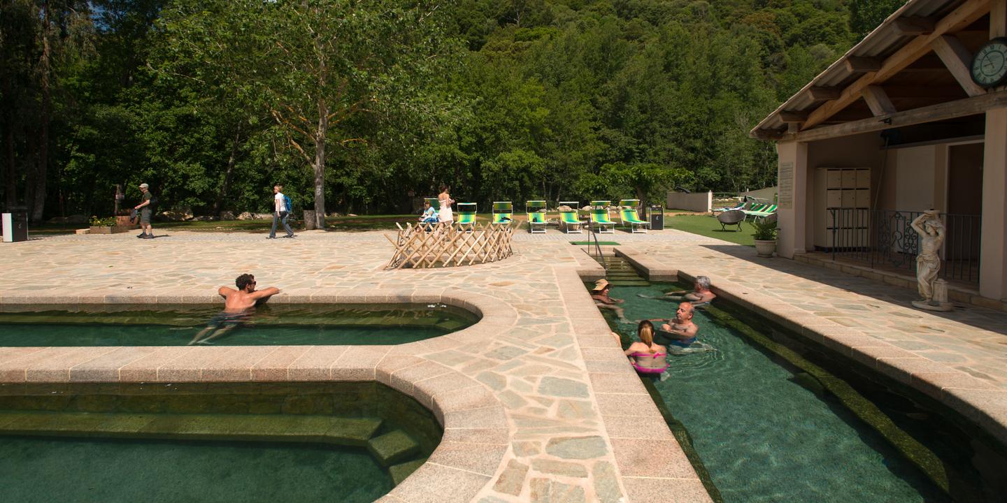 Bains De Caldane Sainte Lucie De Tallano Les 20 destinations du « Monde » pour voyager en 2021 en France : baignades  sulfureuses en Corse
