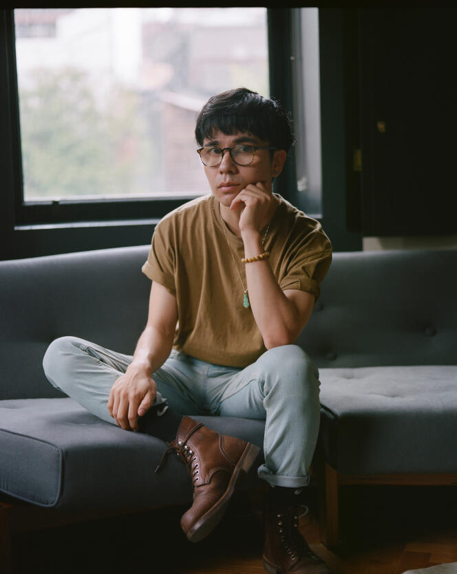 L’écrivain américain Ocean Vuong, à New York, en 2019.