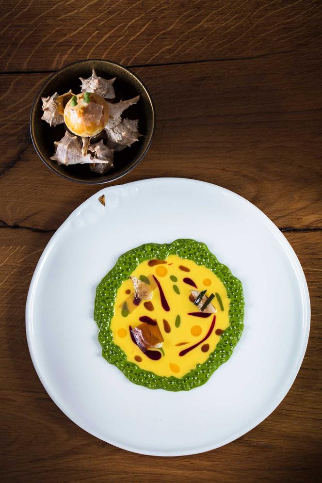Pointus, plancton, beurre blanc safrané au café, brioche à la sardine et lard fumé.