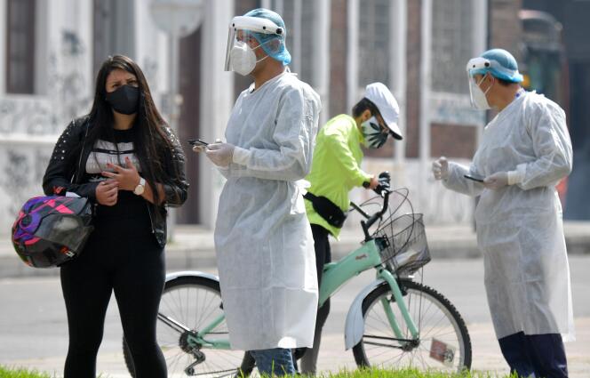 Health workers test the population in Bogota, Colombia, on January 15, 2021.