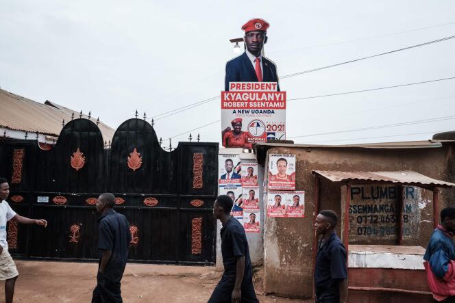 Des panneaux en faveur de l’opposant Bobi Wine, le 16 janvier à Kampala.
