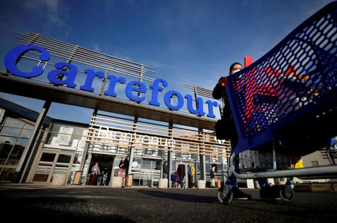 Une enseigne Carrefour, à Saint-Herblain (Loire-Atlantique), le 15 janvier.