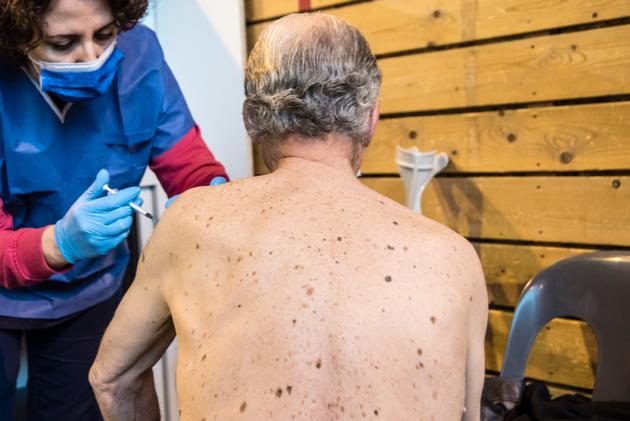 Vaccination Des Plus De 75 Ans Contre Le Covid 19 Au Gymnase Resal De Besancon Un Vaccinodrome A Taille Humaine