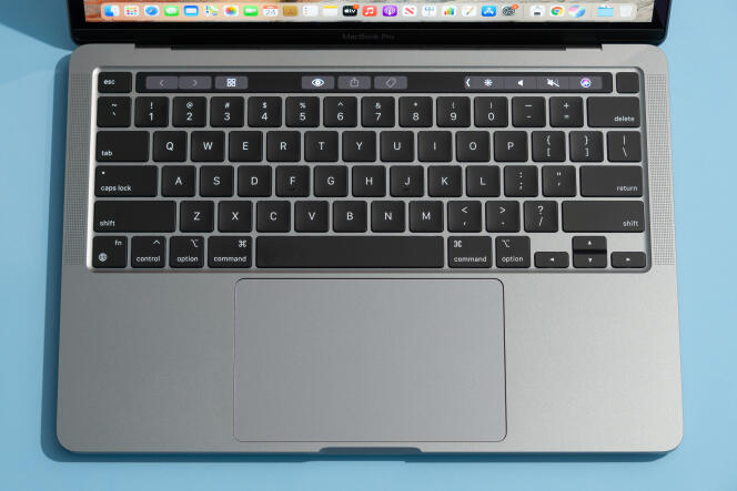 Le MacBook Pro 13 pouces 2020 est doté du même clavier Magic Keyboard que la version 16 pouces, qui comprend la Touch Bar.