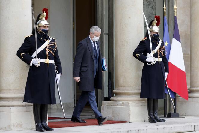 Le ministre français de l’économie et des finances, Bruno Le Maire, quitte le palais de l’Elysée, à Paris, le 20 janvier.